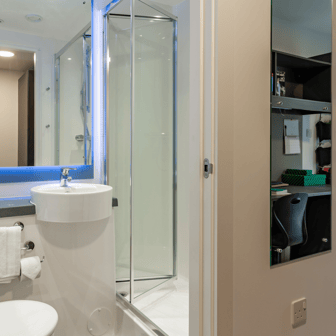 Classic En Suite - Image 5